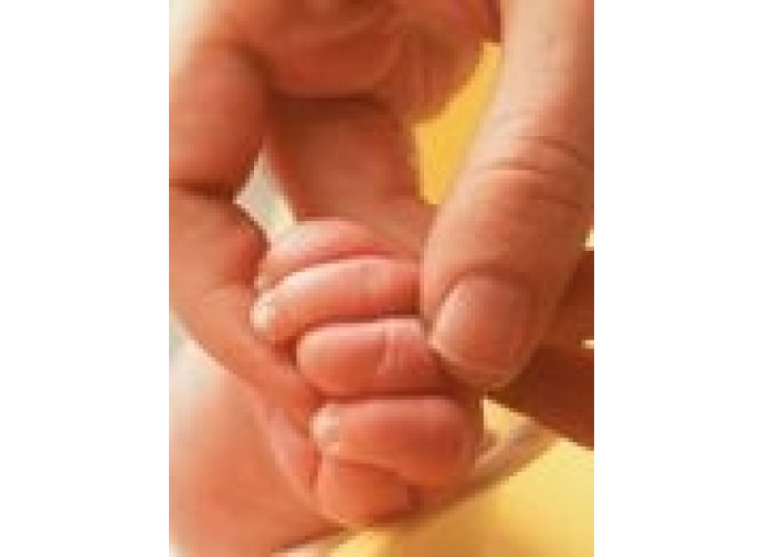 mano di una neonato